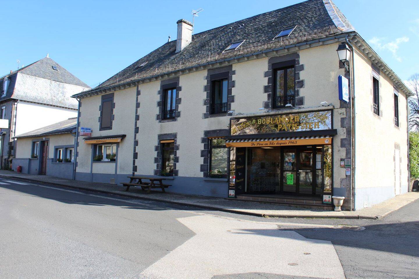 Maison 12 pièces 265 m² · à Anglards-de-Salers · 265 m² · 585 000 €