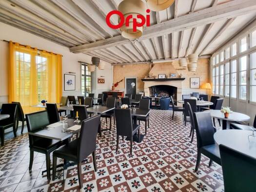 Hôtel à vendre Fonds de commerce 1 254 000 € 590 m² d'espace de restauration Bellême 61130