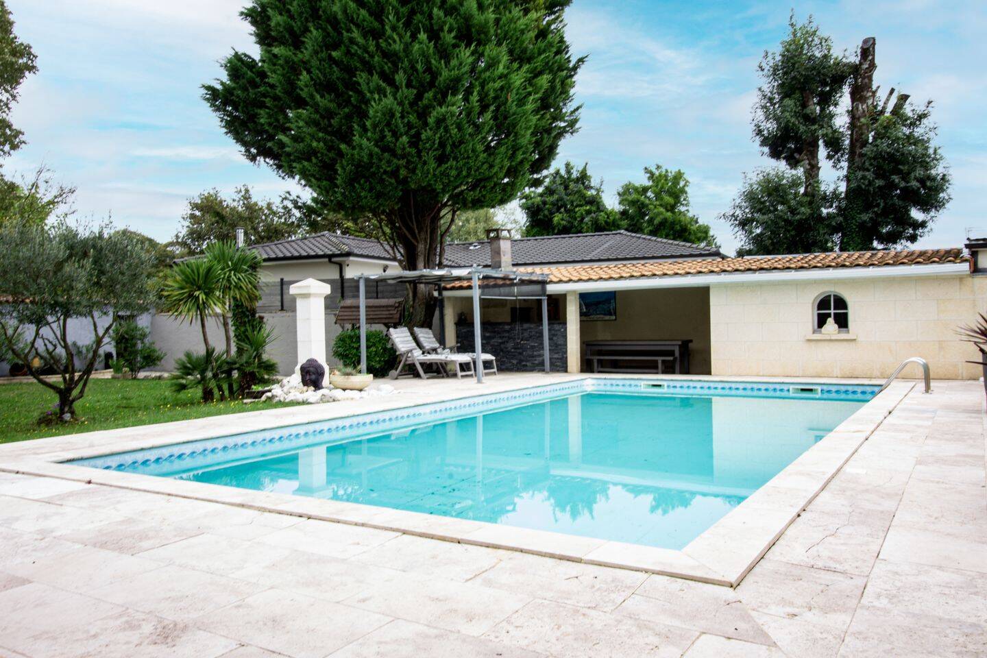 Maison 6 pièces 200 m² · à Bassens · 200 m² · 465 000 €