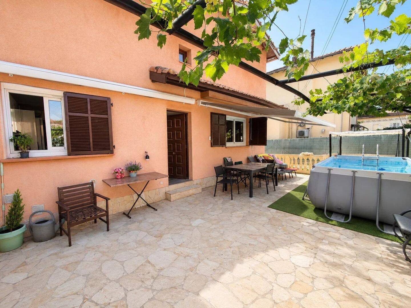 Maison 4 pièces 97 m² · à La Trinité · 97 m² · 445 000 €