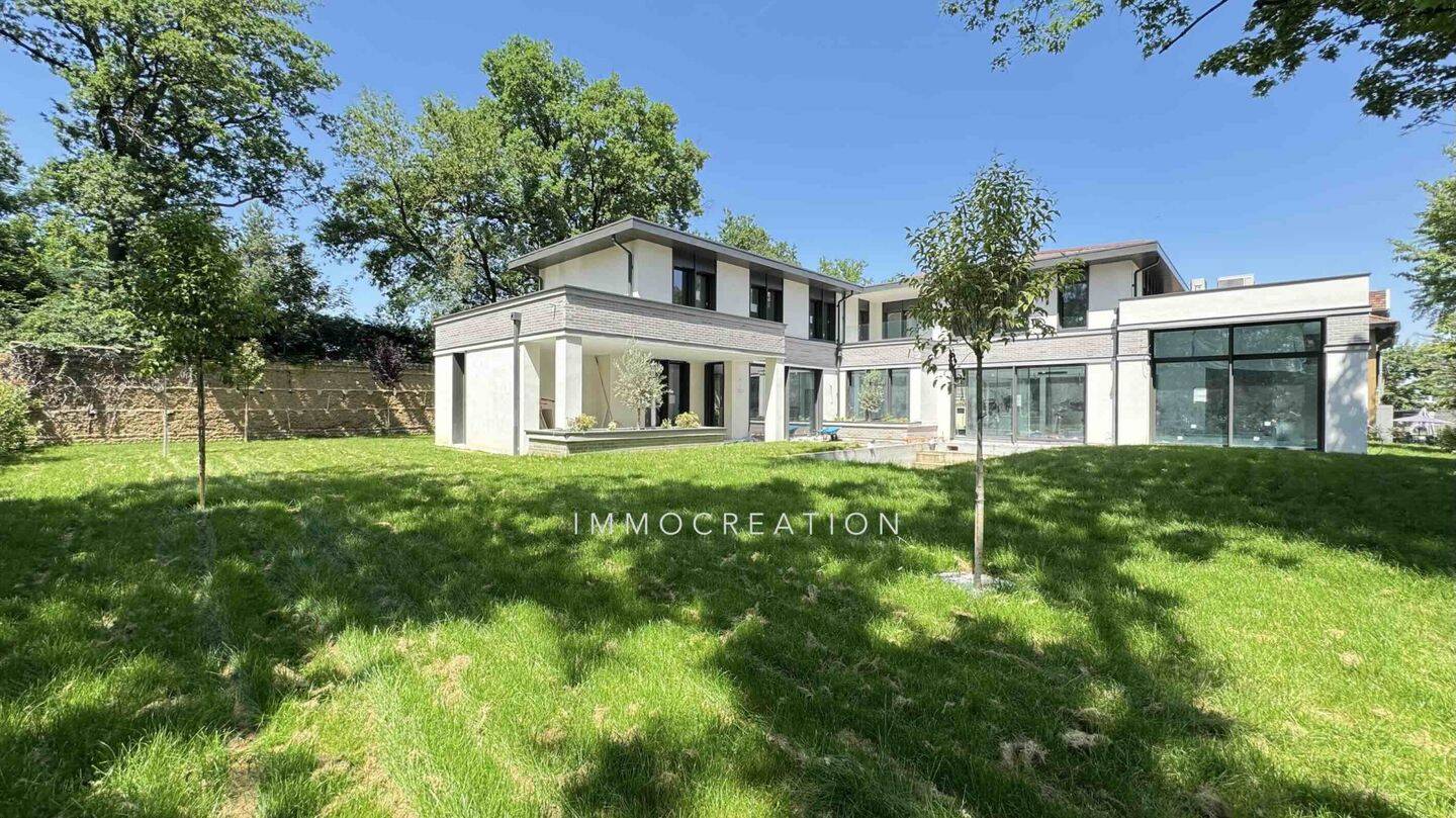 Maison 9 pièces 400 m² · à Écully · 400 m² · 2 490 000 €
