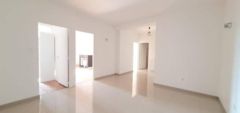 Appartement 3 pièces 98 m² · à Saint-Laurent-sur-Saône · 98 m² · 750 €/mois
