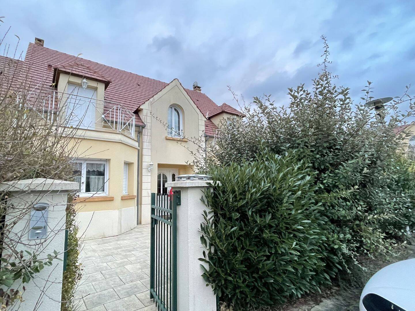 Maison 7 pièces 210 m² · à Bussy-Saint-Georges · 210 m² · 3 200 €