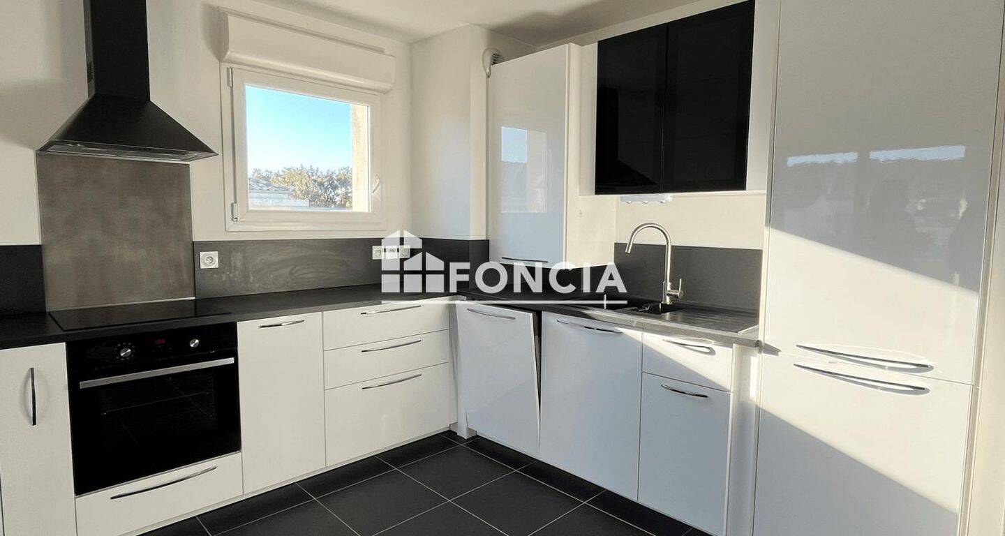 Appartement 3 pièces 65 m² · à Les Pennes-Mirabeau · 64,6 m² · 1 021 €/mois