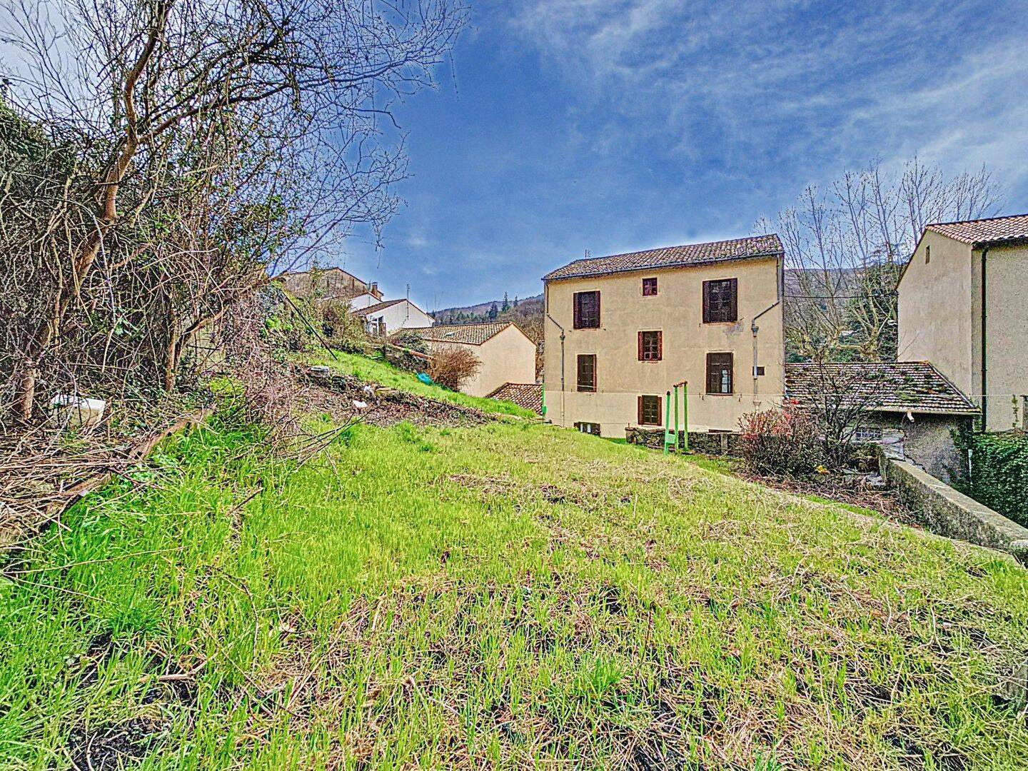 Maison 9 pièces 246 m² · à Graissessac · 246 m² · 159 000 €