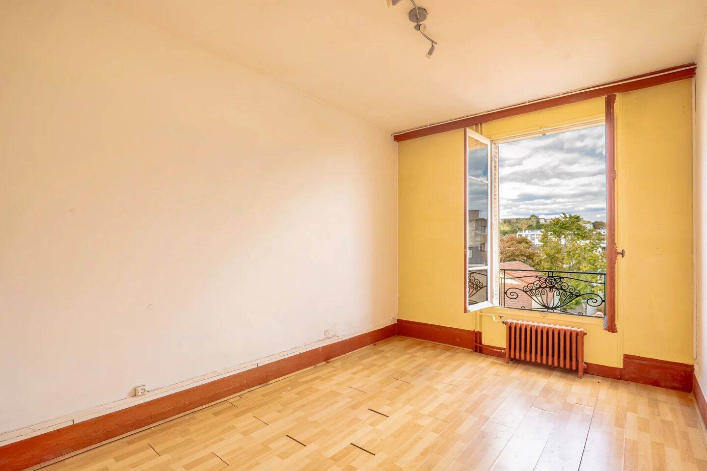 Appartement 2 pièces 34 m² · à Suresnes · 33,6 m² · 185 000 €