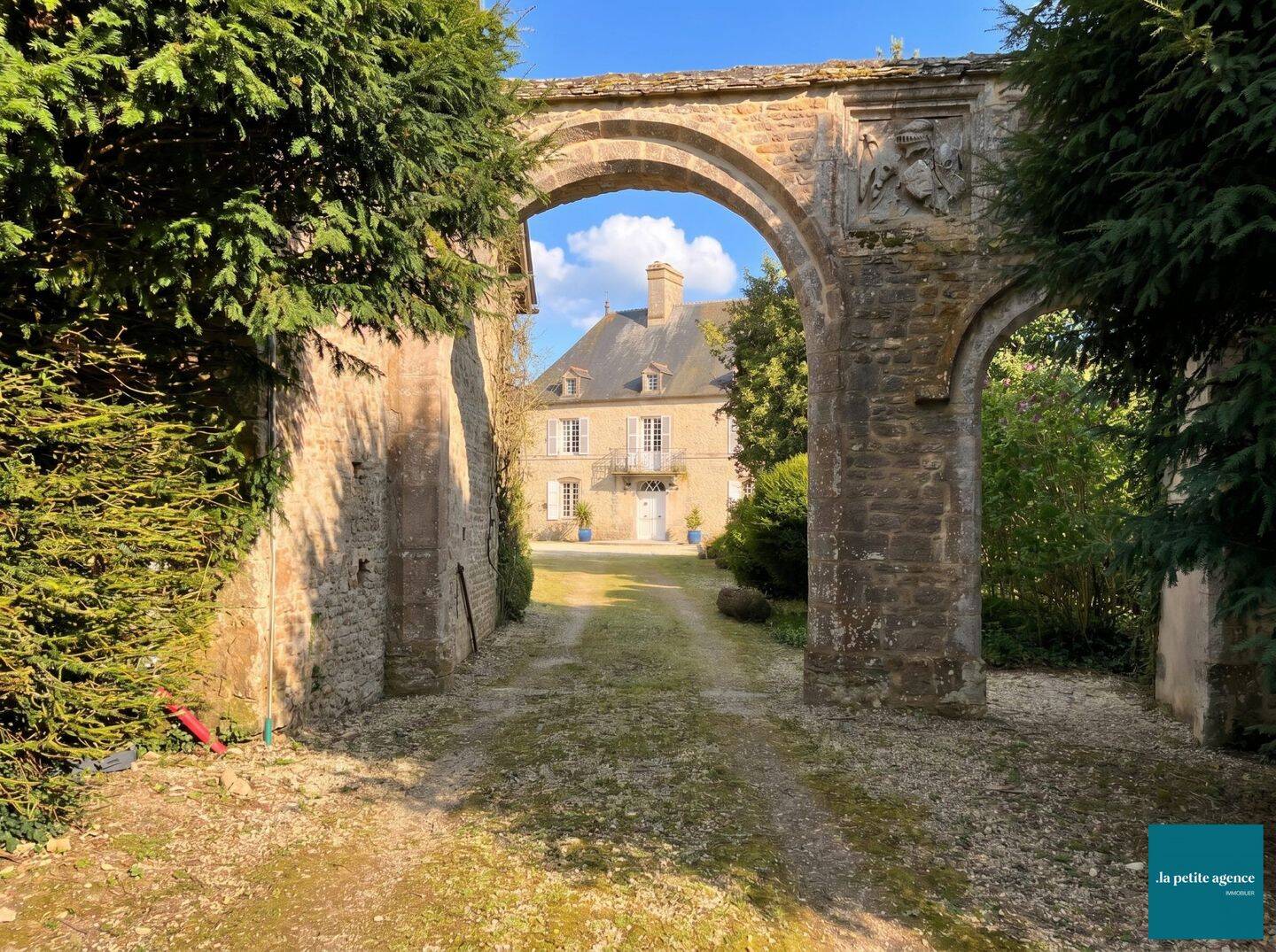 Maison 8 pièces 263 m² · à Audouville-la-Hubert · 263 m² · 945 000 €