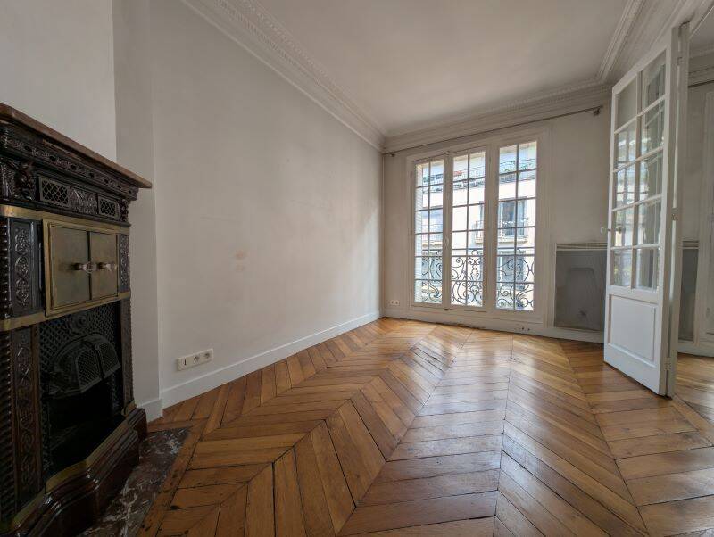 Appartement 2 pièces 34 m² · à Paris 18ème Arrondissement · 33,5 m² · 1 078 €