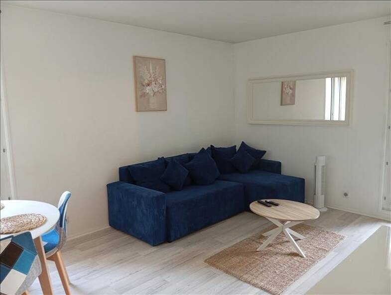 Appartement à louer 1 200 € 2 pièces 1 chambre 48 m² RDC Les Saules Thiais 94320