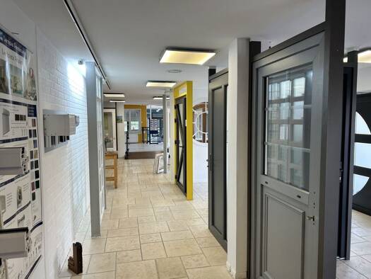 Local commercial à louer 6 535 € 257 m² de surface de vente Hôtel de Ville-Pont de Bois Villeneuve-d'Ascq 59650