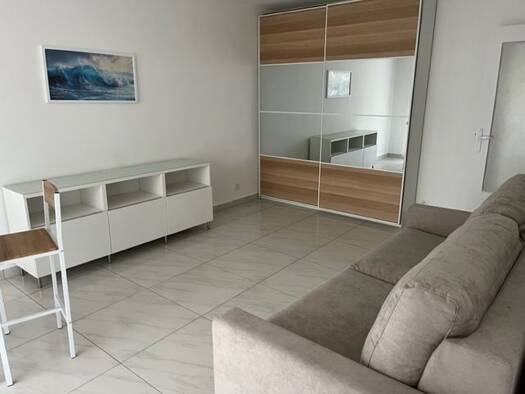 Appartement à louer 955 € 1 pièce 31 m² Étage 1/5 disponible dès maintenant Les Condamines Saint-Laurent-du-Var 06700