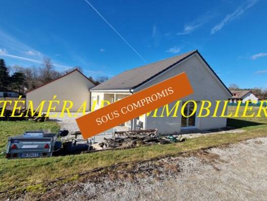 Maison de plain-pied à vendre 210 000 € 3 pièces 2 chambres 83 m² 808 m² de terrain Andelot-en-Montagne 39110