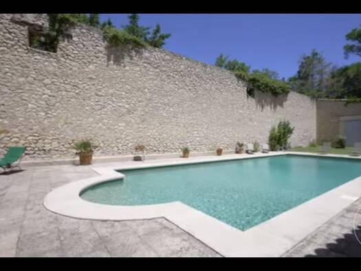 Demeure à vendre 1 680 000 € 6 pièces 4 chambres 480 m² 30 000 m² de terrain Velaux 13880