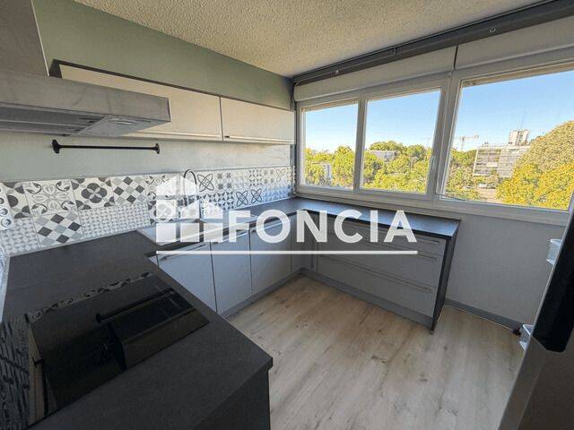 Appartement 4 pièces 84 m² · à Cenon · 83,8 m² · 1 100 €