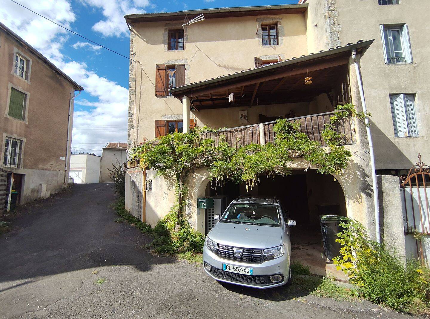 Maison 6 pièces 116 m² · à La Monnerie-le-Montel · 116 m² · 80 000 €