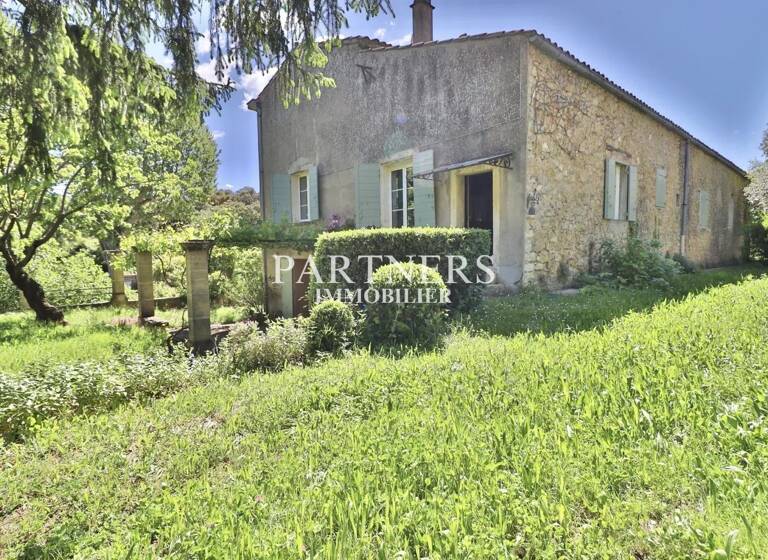 Maison à vendre 430 000 € 8 pièces 4<br/>chambres 175 m²<br/>superficie 2 000 m²<br/>terrain Jouques 13490