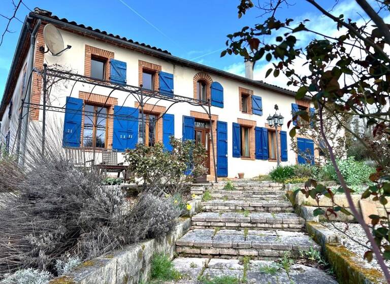 Demeure à vendre 349 000 € 8 pièces 6<br/>chambres 315 m²<br/>superficie 4 318 m²<br/>terrain Montaïn 82100