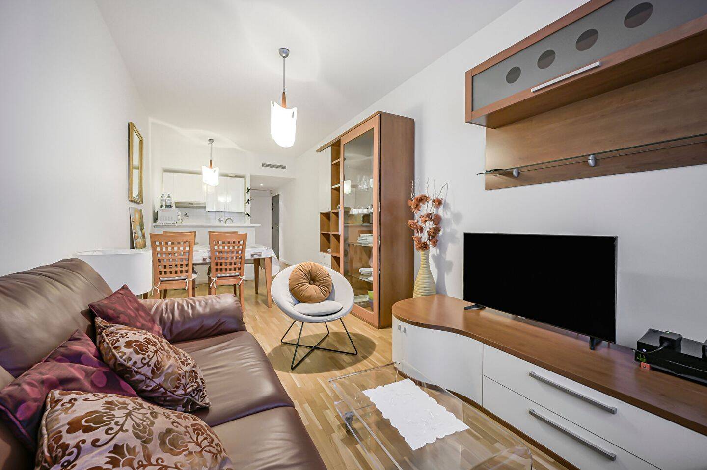 Appartement 2 pièces 43 m² · à Paris 8ème Arrondissement · 43,4 m² · 2 100 €/mois