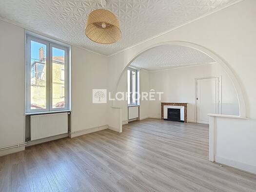 Appartement à louer 590 € 2 pièces 1 chambre 58 m² RDC Gare-Peloux Mail-Citadelle Bourg-en-Bresse 01000