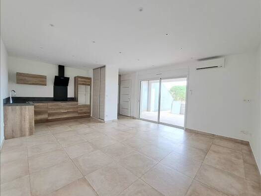 Appartement à louer 956 € 3 pièces 2 chambres 60 m² RDC Est Biguglia 20620