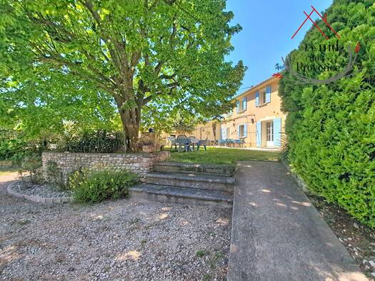 Ferme à vendre 890 000 € 11 pièces 8 chambres 365 m² 11 000 m² de terrain Visan 84820