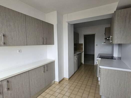 Appartement à vendre 265 000 € 4 pièces 3 chambres 95 m² Étage 6/6 Aubagne 13400