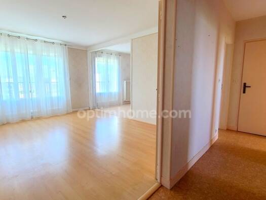 Appartement à vendre 119 900 € 3 pièces 1 chambre 68 m² Étage 5/6 Centre Ancien Lucé 28110