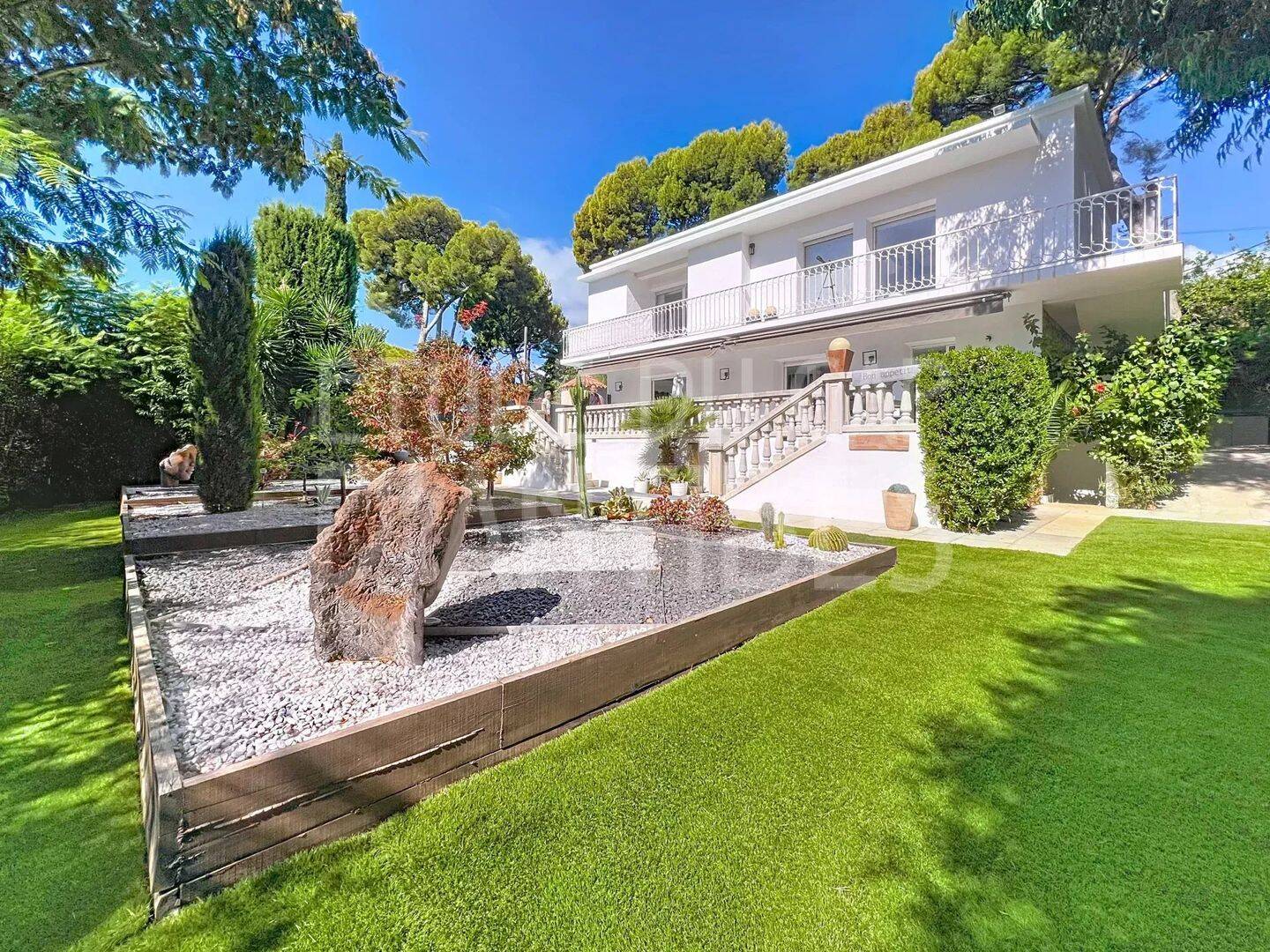 Maison 5 pièces 142 m² · à Antibes · 142 m² · 2 300 000 €