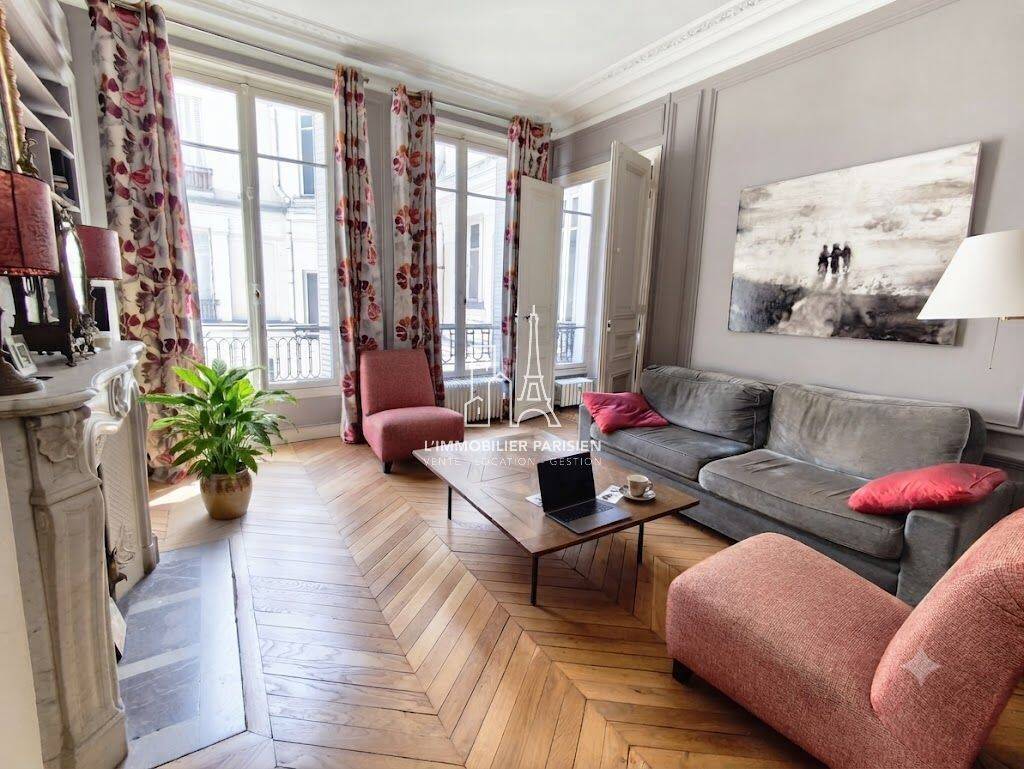 Appartement 5 pièces 107 m² · à Paris 8ème Arrondissement · 107,3 m² · 1 395 000 €