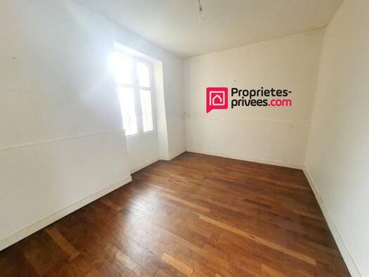 Maison à vendre 100 000 € 4 pièces 2 chambres 73 m² 212 m² de terrain Noyant-la-Gravoyère 49520