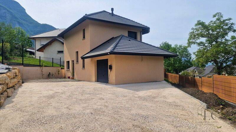 Maison 5 pièces 98 m² · à Drumettaz-Clarafond · 98 m² · 555 000 €