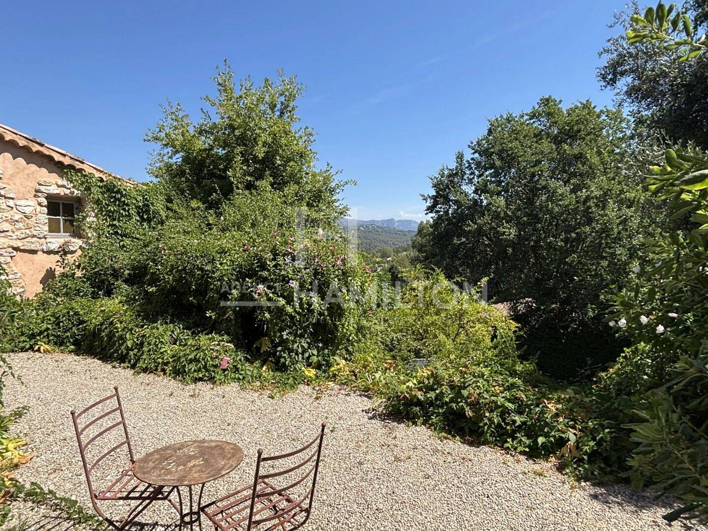 Maison 5 pièces 152 m² · à Roquefort-les-Pins · 152 m² · 975 000 €