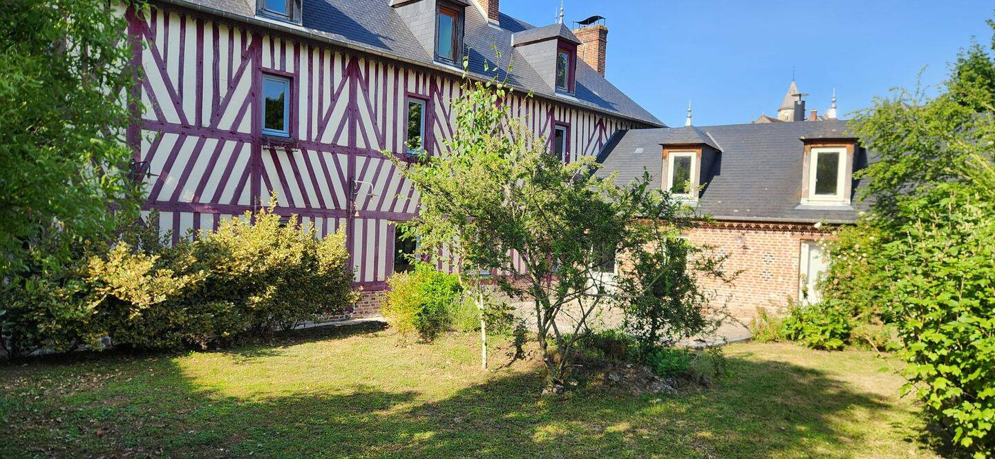 Maison 8 pièces 215 m² · à Valorbiquet · 215 m² · 443 000 €