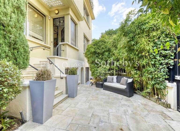 Hôtel particulier à vendre 6 900 000 € 9 pièces 6<br/>chambres 335 m²<br/>superficie 80 m²<br/>terrain Ile de la Jatte-Parc d'Orléans Neuilly sur Seine 92200
