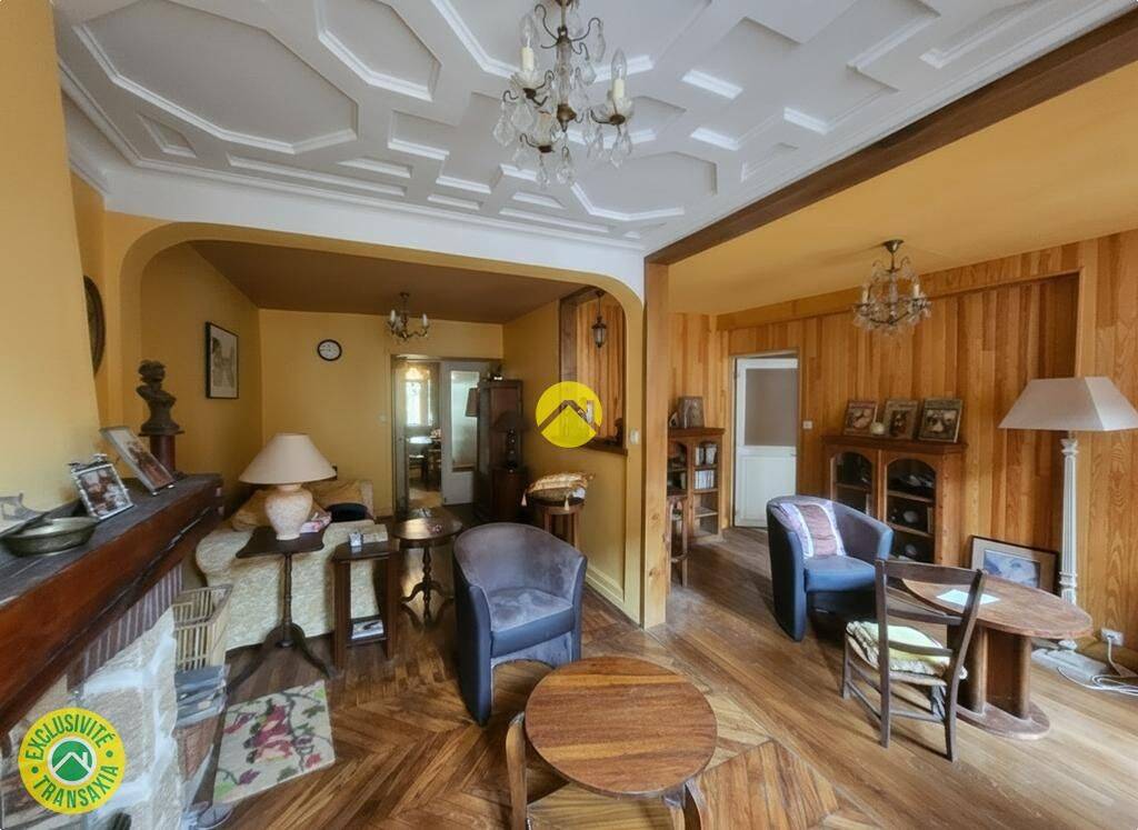 Maison 10 pièces 135 m² · à Nérondes · 135 m² · 93 500 €