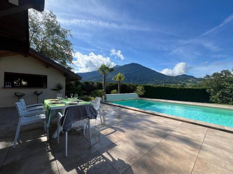 Maison à louer 2 975 € 4 pièces 3 chambres 109 m² 1 361 m² de terrain Ville-en-Sallaz 74250