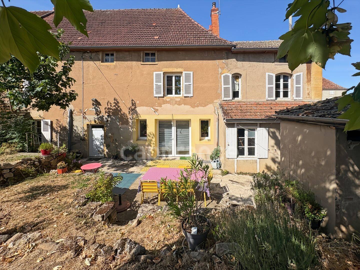 Maison 7 pièces 200 m² · à Saint-Christophe-en-Brionnais · 200 m² · 159 000 €