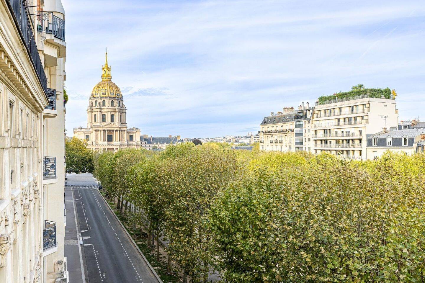 Appartement 5 pièces 174 m² · à Paris 7ème Arrondissement · 174 m² · 14 000 €