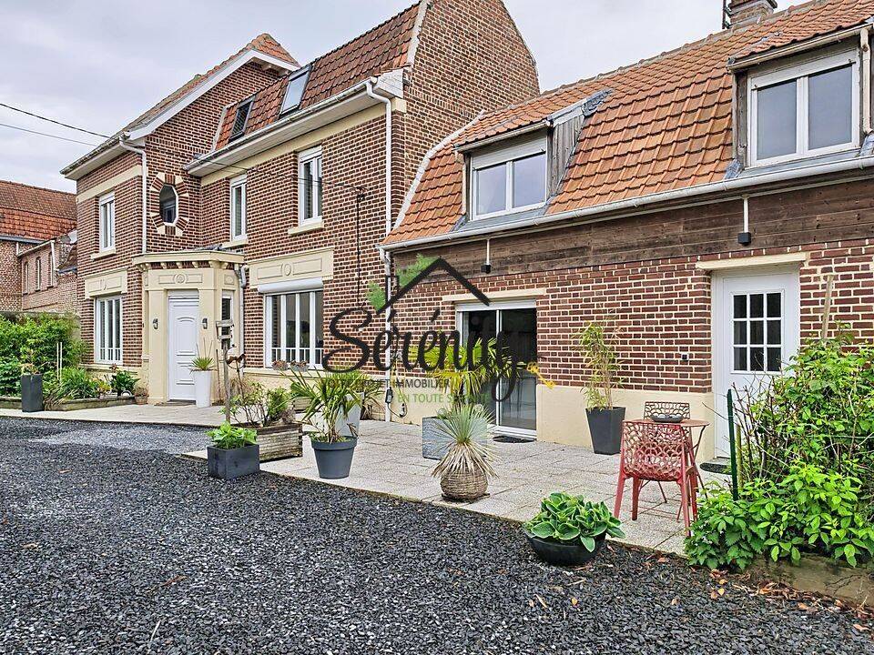 Maison 8 pièces 265 m² · à Camphin-en-Carembault · 265 m² · 477 000 €