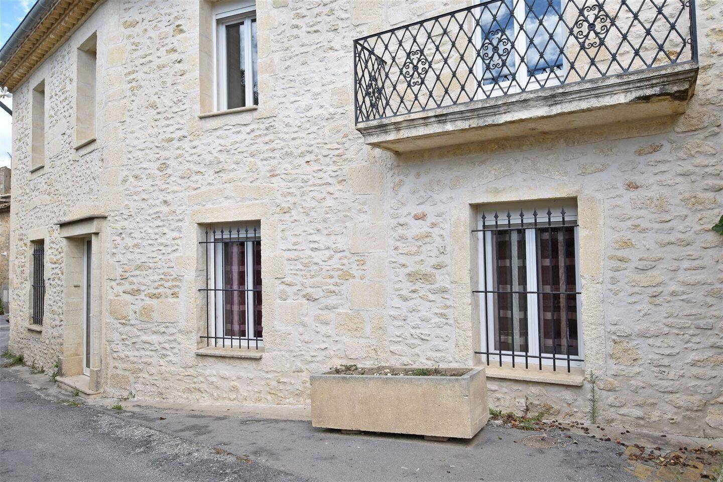 Maison 8 pièces 252 m² · à Junas · 252 m² · 359 000 €