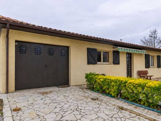 Maison de plain-pied à vendre 310 000 € 5 pièces 3 chambres 102,6 m² 487 m² de terrain Centre Léognan 33850