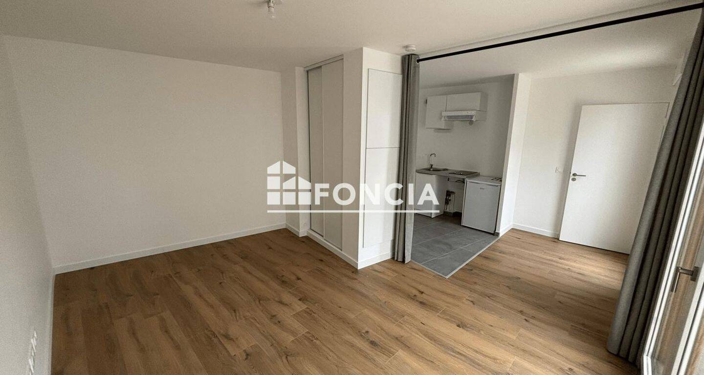 Appartement 1 pièce 32 m² · à Saint-Cyr-l'École · 31,8 m² · 755 €/mois