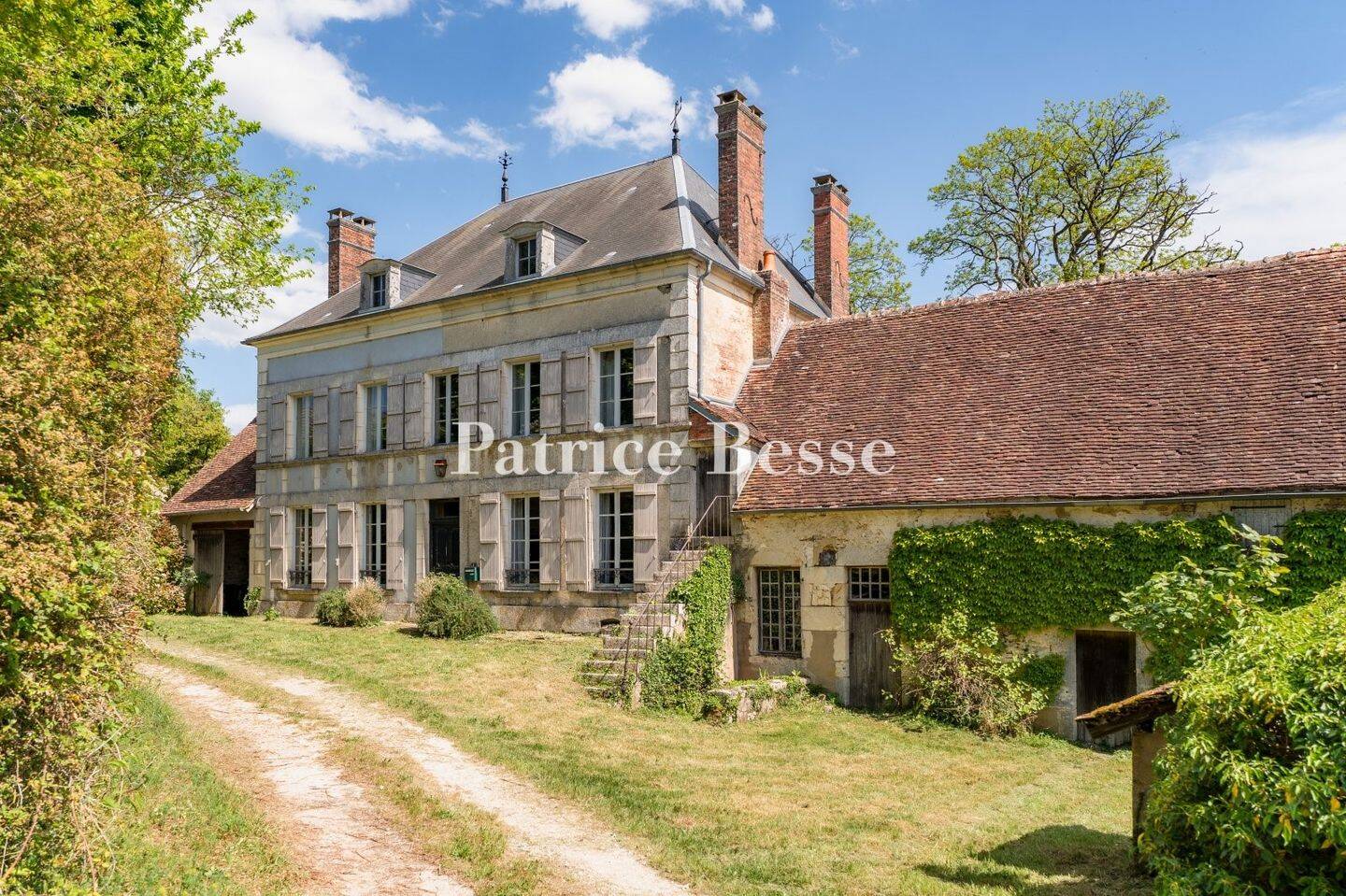 Maison 7 pièces 240 m² · à Cosne-Cours-sur-Loire · 240 m² · 430 000 €
