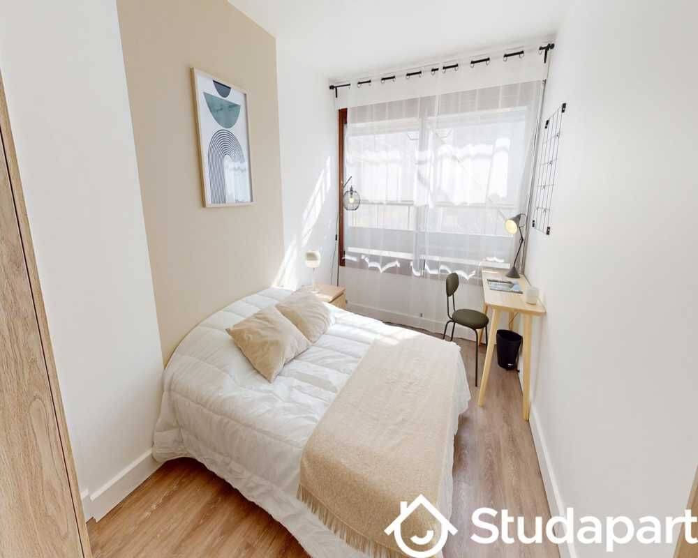 1 pièce 10 m² · à Paris 15ème Arrondissement · 10 m² · 1 100 €
