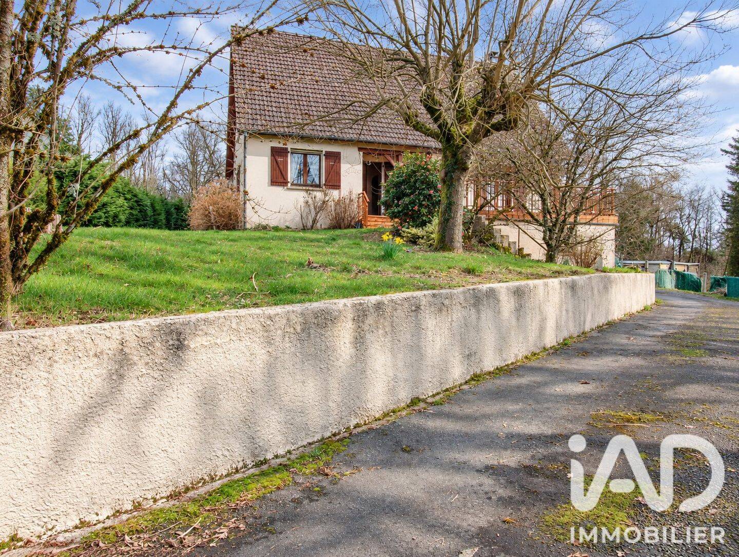 Maison 8 pièces 180 m² · à Sarran · 180 m² · 170 000 €