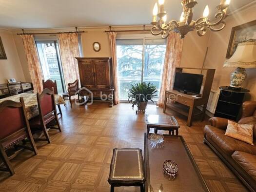 Appartement à vendre 165 850 € 4 pièces 2 chambres 92 m² 5ème étage Le Centre-Centre Ville Roanne 42300