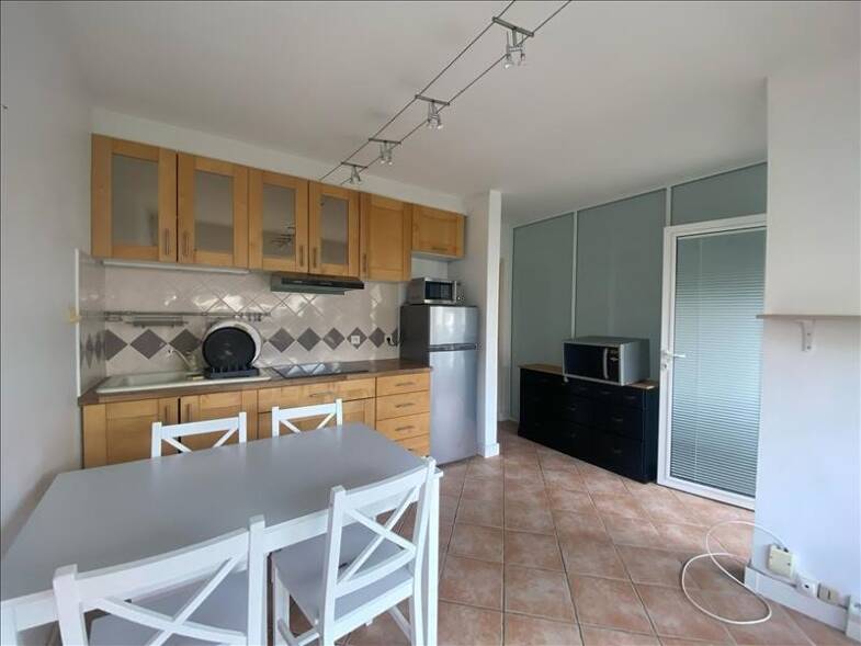 Appartement à louer 950 € 1 pièce 26 m² 2ème étage disponible à partir du 01/06/2025 Nouvelle France Le Chesnay-Rocquencourt 78150