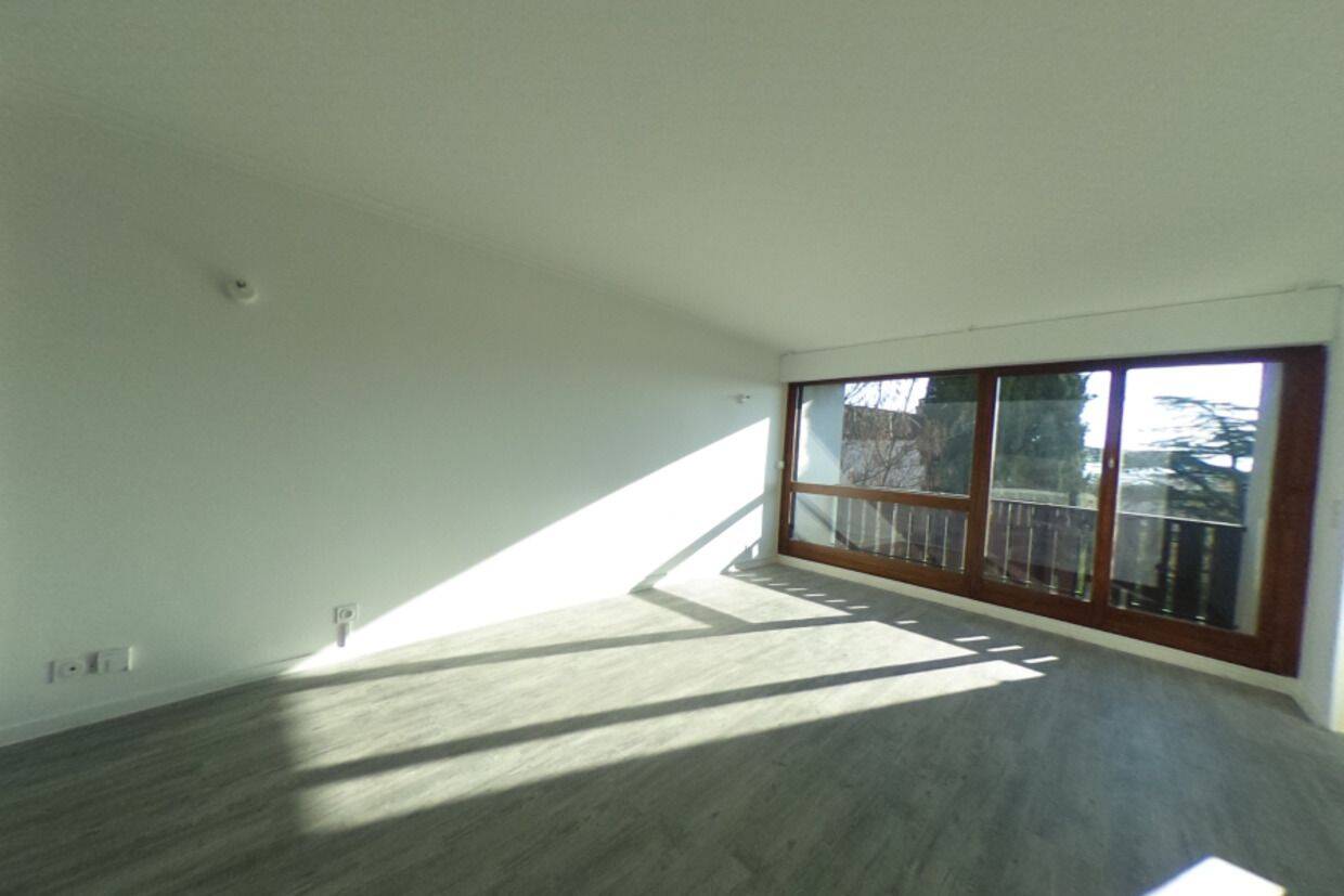 Appartement 3 pièces 67 m² · à La Tronche · 66,8 m² · 947 €