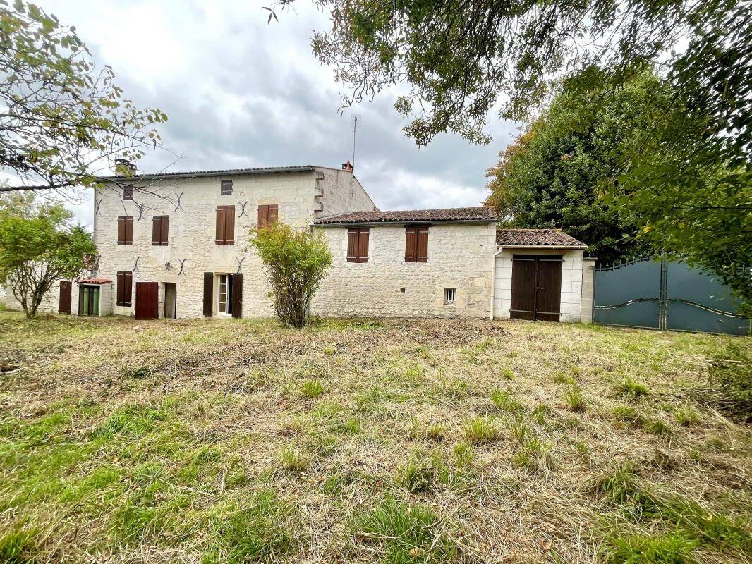 Maison 9 pièces 254 m² · à Saintes · 254 m² · 199 900 €