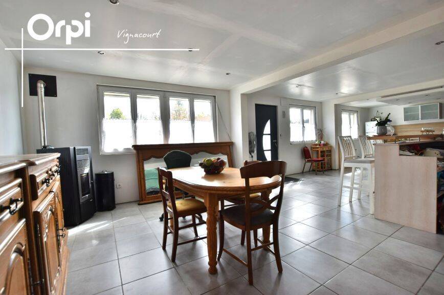Maison 7 pièces 218 m² · à Vaux-en-Amiénois · 218 m² · 175 000 €